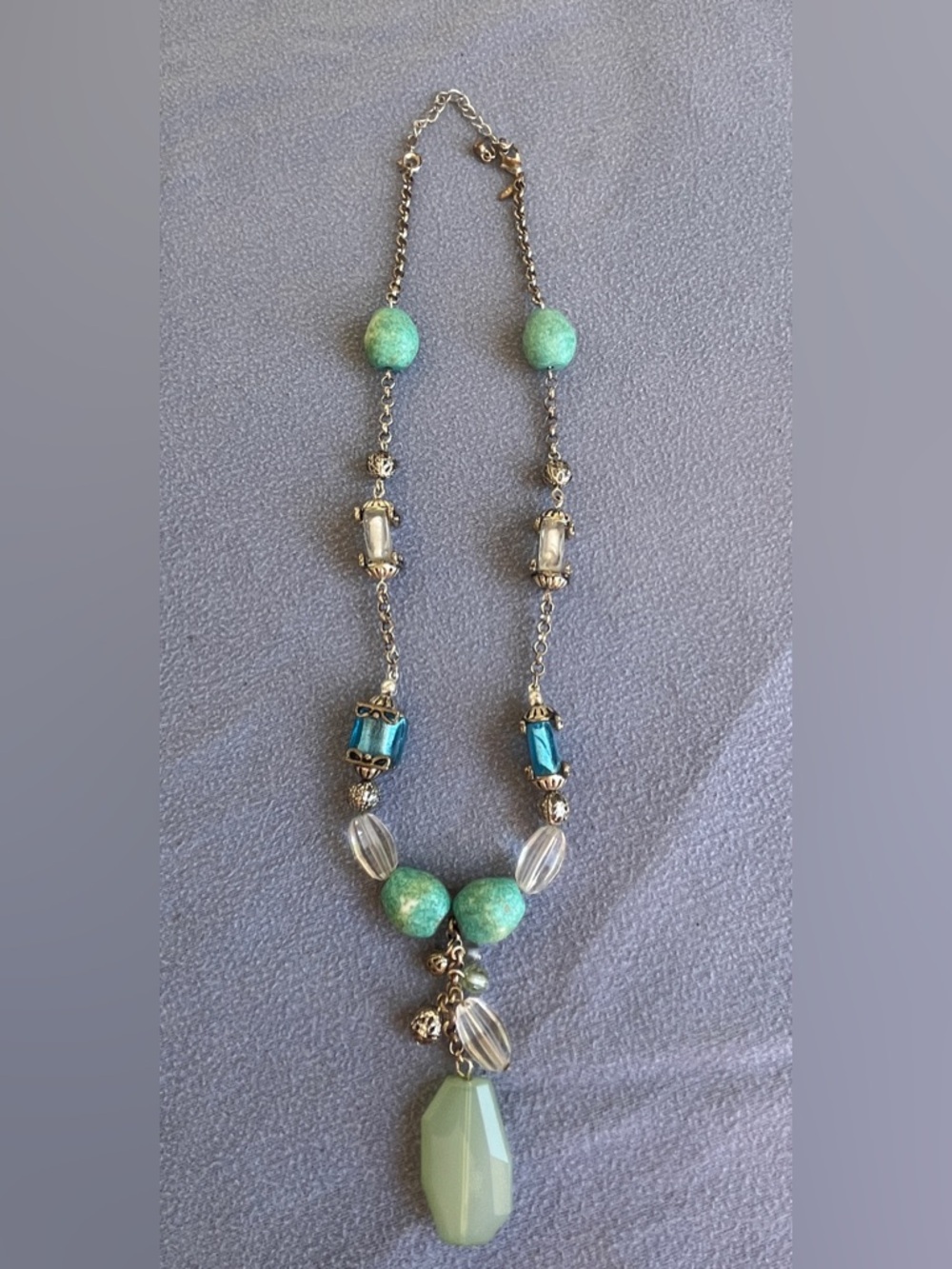 Avon Signed Silver Tone
Beaded Green Teardrop Glass
Pendant Necklace Blue
